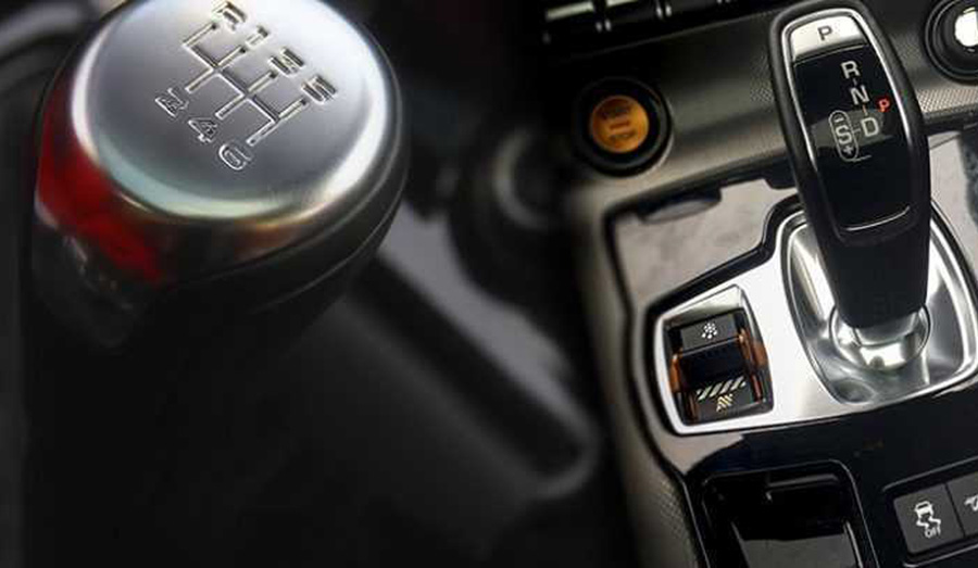manual vs automatic driving lessons in ireland
